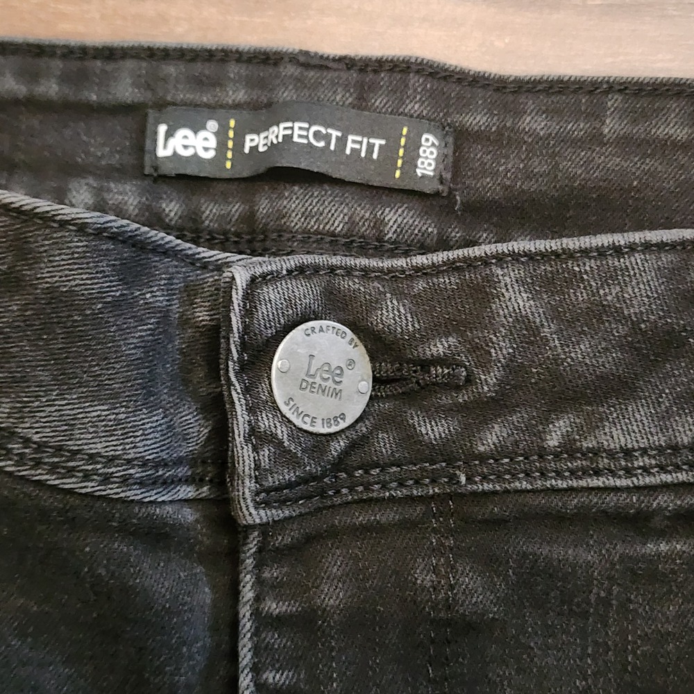 Lee Jeans Womens 16 Short Perfect Fit Straight Leg Denim Black Stretch Casual - Picture 2 of 8